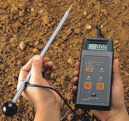 Hanna Soil EC meter Includes soil and solution probe Archaic units