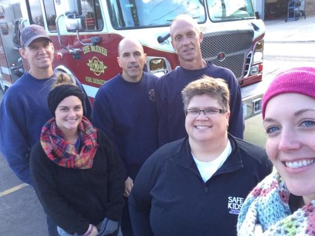 Pictured below is Engine 5 and Safe Kids DSM volunteers and below that is Engine 8 s crew installing a new smoke alarm.