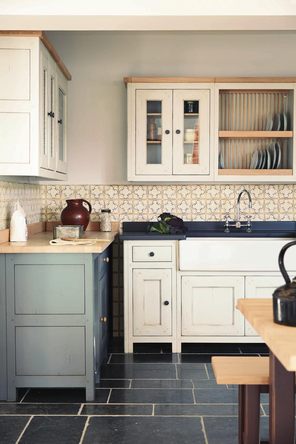 freestanding BASTIDE The timeless, country style of the freestanding Bastide kitchen is available with the following options, to ensure you create your perfect design.