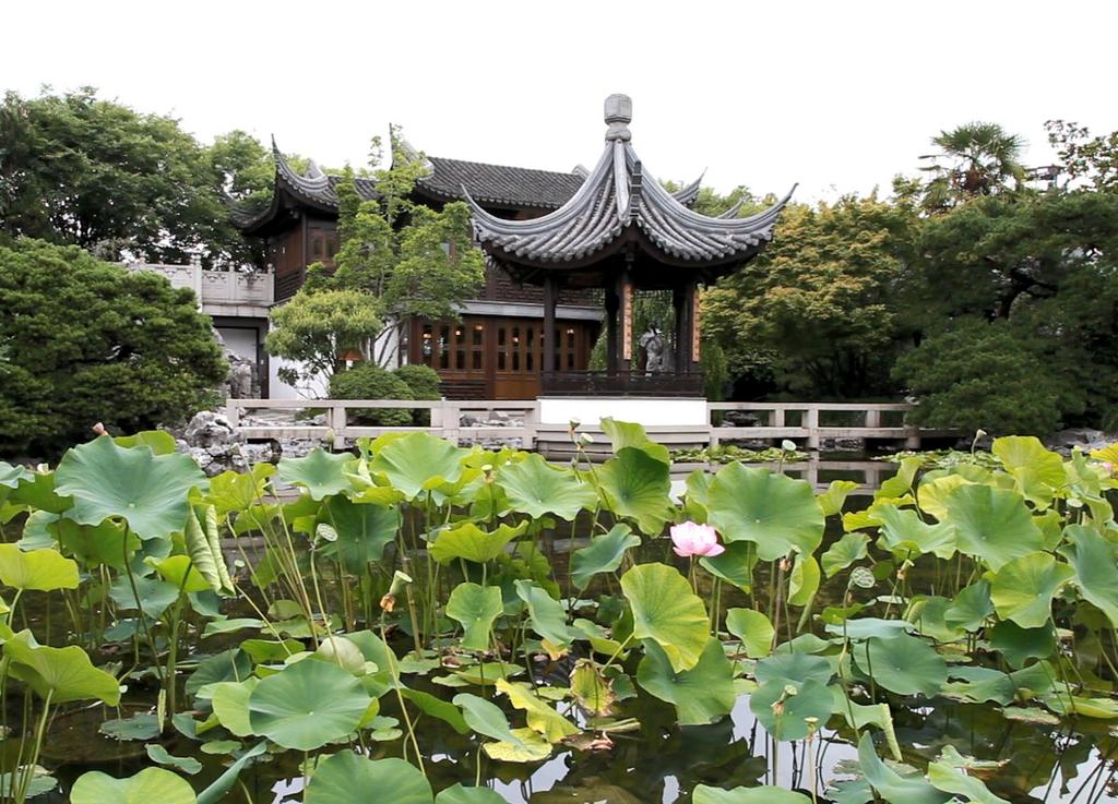 In designing Lan Su, they incorporated all of the following: - Aesthetic traditions from Suzhou's famous historic gardens dating back over 1,000 years - Visitor amenities for a 21st century public