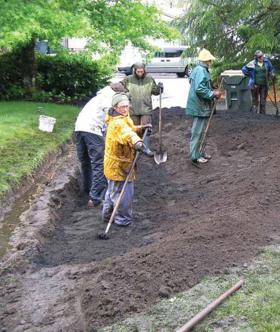 Build 2 33 OPTION 1 EXCAVATE AND REPLACE SOIL Option 1 should be used when you have poor quality soils. In 1-PLAN you examined the texture of the soil in your rain garden area.