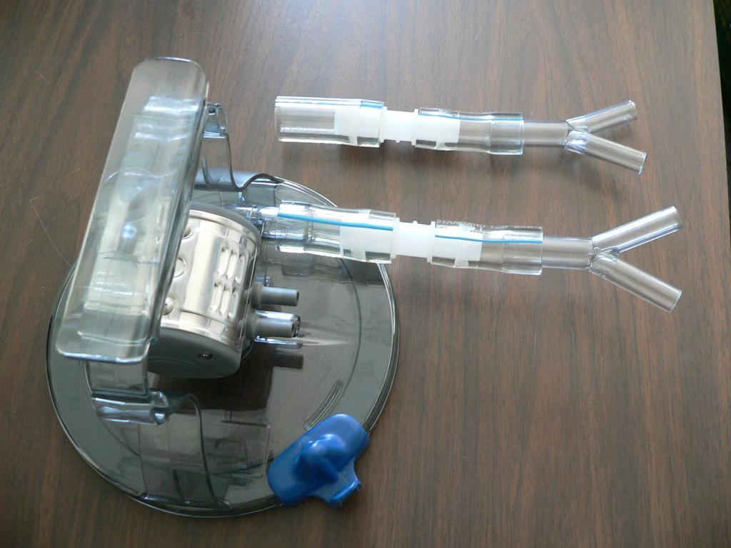 lower barbed nipples. Connections for the larger pail are essentially the same.