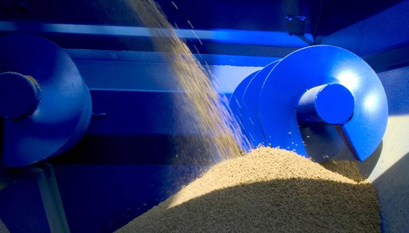DeLaval mobile and stationary horizontal mixers You get even, homogeneous mixing with a three-auger horizontal mixing system and an efficient cutting device.
