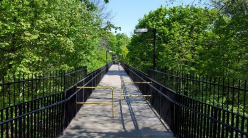 PROBLEM AND OPPORTUNITY STATEMENT The Glen Road Pedestrian Bridge is a heritage structure, extending from Bloor Street East in the south to Glen Road in the north, passing over the Rosedale Valley.