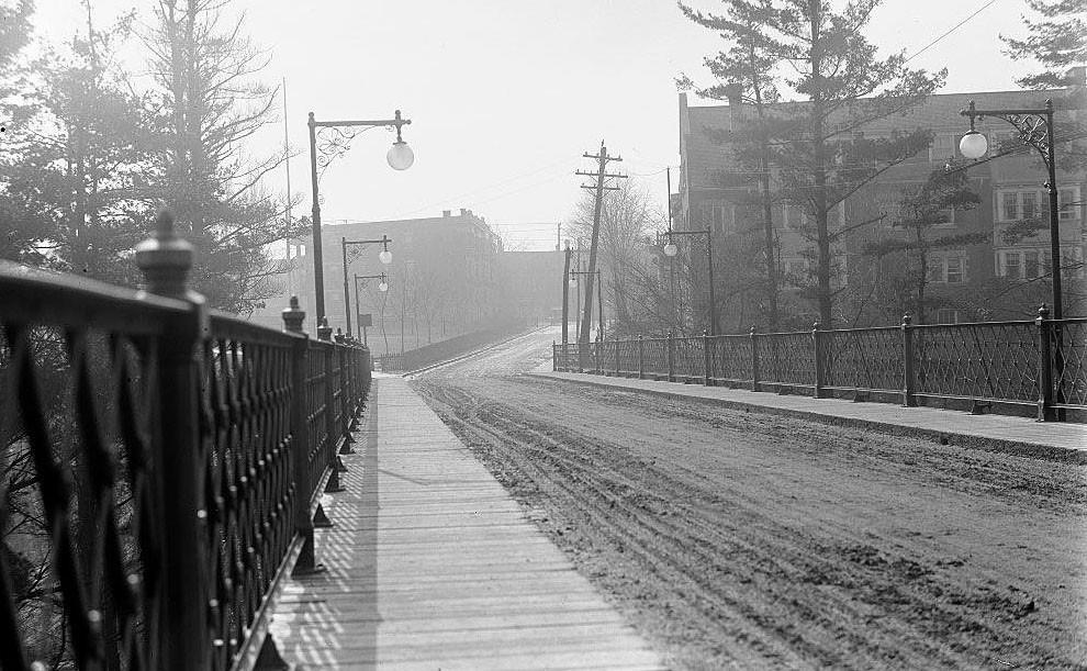 Glen Road Bridge between Howard Street and Dale Avenue, looking south from Dale Avenue [Toronto Reference Library, Baldwin S 1-901A, J.V. Salmon, 1951].