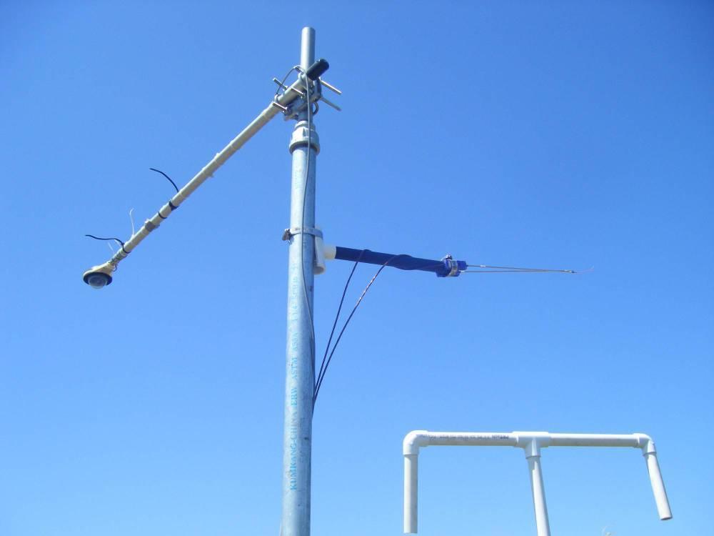 Above-Ground Monitoring Instruments Thermocouples measure air temperature Net