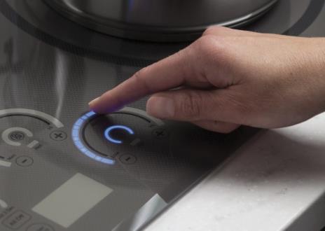 Cooktops Feature Highlights GLIDE TOUCH CONTROLS Precisely