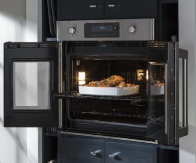 Bult-in Wall Ovens Feature Highlights FRENCH DOOR DESIGN Inspired by commercial kitchen designs, precision engineering