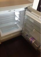 Kitchen (continued) Item Fridge/ Freezer Description White plastic Miele integrated with 4x glass trays with stainless steel frame, 1 x clear