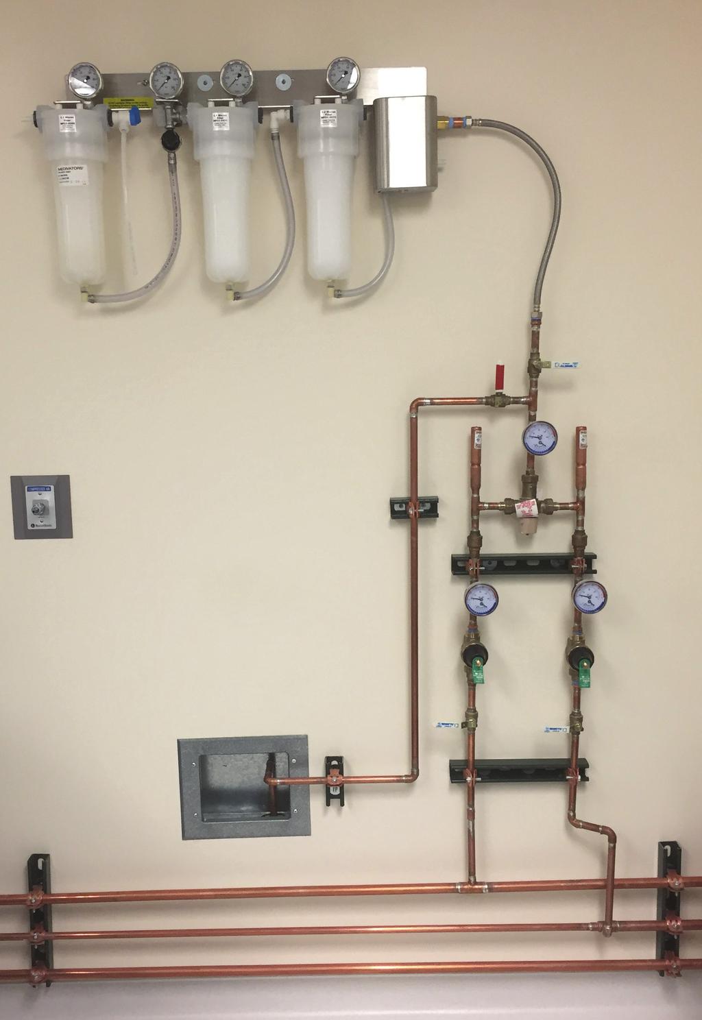 16 SITE REQUIREMENTS APPENDIX G Water filtration unit supplied by Cantel Medical.