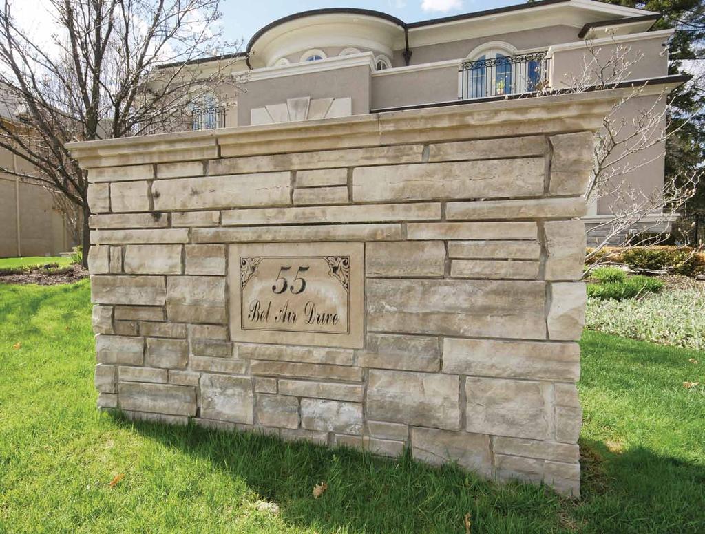 Luxury Court South of Lakeshore Road A truly refined home in an enviable setting, surrounded by Oakville s most prominent estates Chelster Hall a stone s throw to the west, and directly abutting the