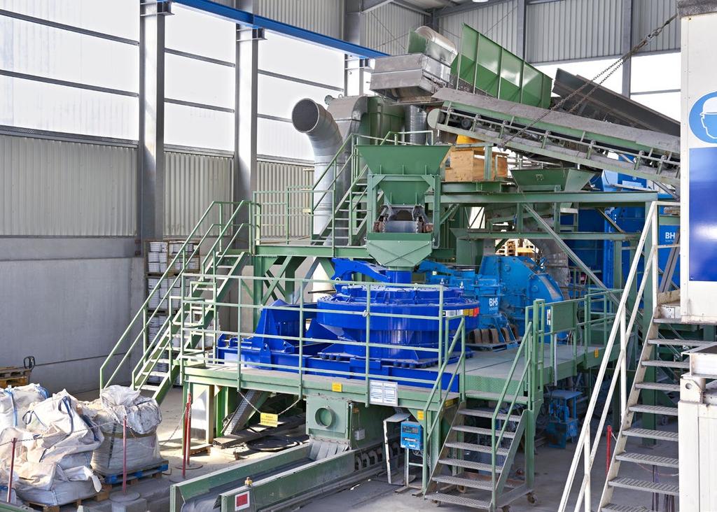 CUSTOMER TRIALS 14 Tests give certainty We operate an all-weather processing plant on our premises in Sonthofen. All our crushing machines are installed as production size machines in this facility.