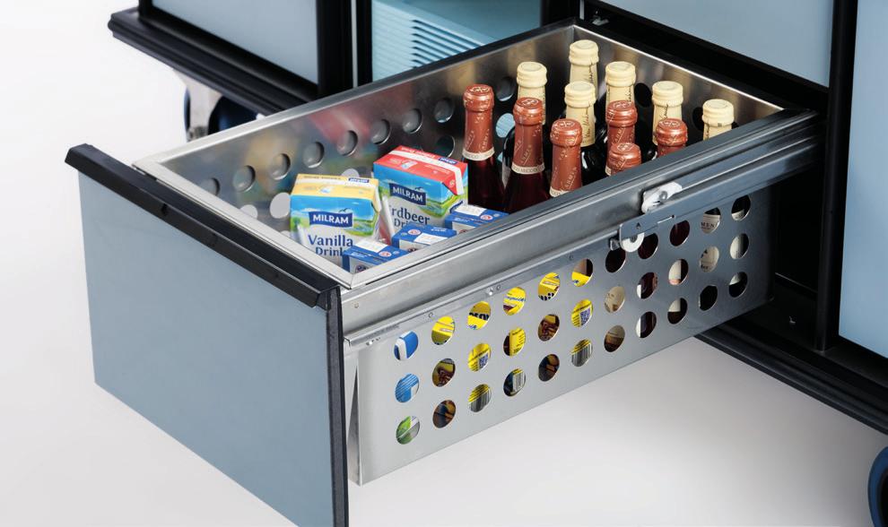If the temperature in the interior starts to rise for example, if the drawers are repeatedly opened and closed a circulation fan switches on and ensures swift heat exchange with the ice store.
