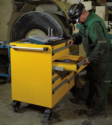 one-drawer-at-a-time system. Mobile, they are very useful to go repair equipment that is too large to be moved or simply fixed in place, enabling you to have all your tools at the right place.