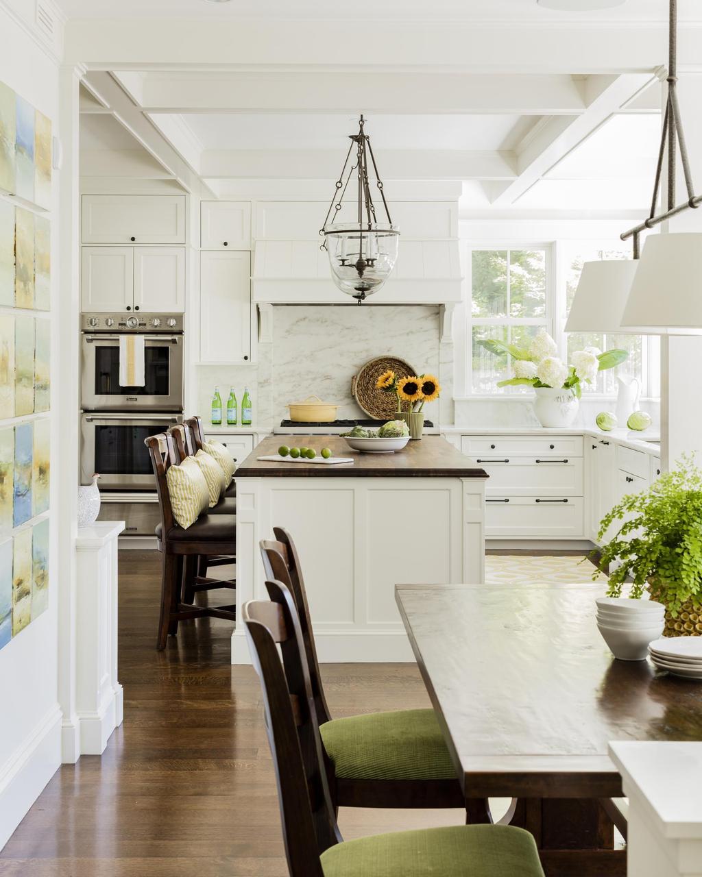 The kitchen s white cabinetry and gray marble counters and backsplash keep things bright