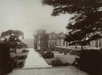 .. Although the garden dates back to 157, it wasn t until 1643 when Richard and Elizabeth Legh came to Lyme that major garden works began. In its natural state, the garden would be heather moorland.