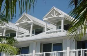 parapets, large porticos, walls made of white clapboard or