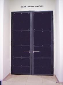 Door rebate The massive 3-sided door rebate is at least 9 mm thick (solid material).