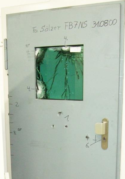 Furthermore the door is forced entry resistant up to RC6. 1. Explosive test 2. Fire test of two single glazed S4 doors: classification EI30 / EI45 and EW60.