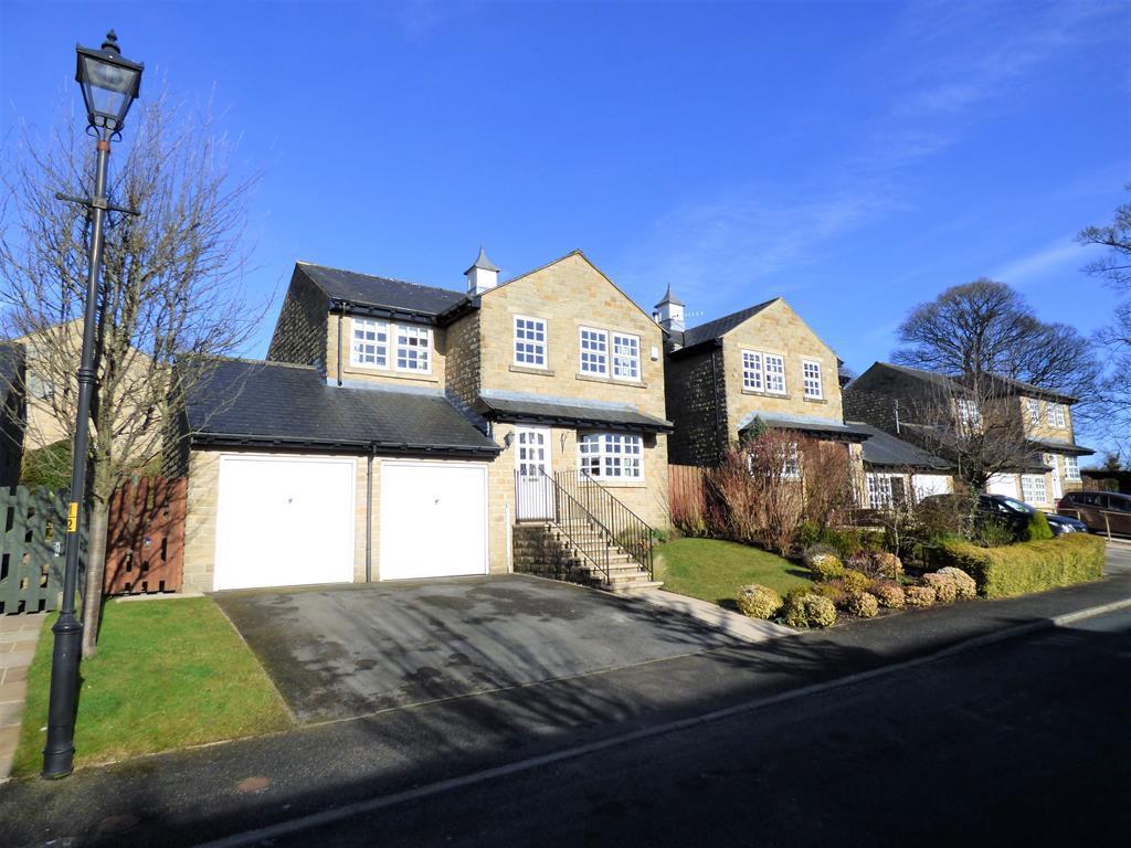 Gainsborough Court, Skipton Well presented & maintained Family sized home 4
