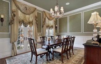 Traditional Dining Room Decor Traditional homes rely heavily on elaborate dining room setups.
