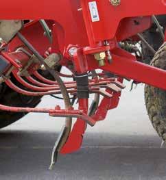 To ensure the free flow of crop residues through the machine, the tines are arranged in an offset configuration over five rows.