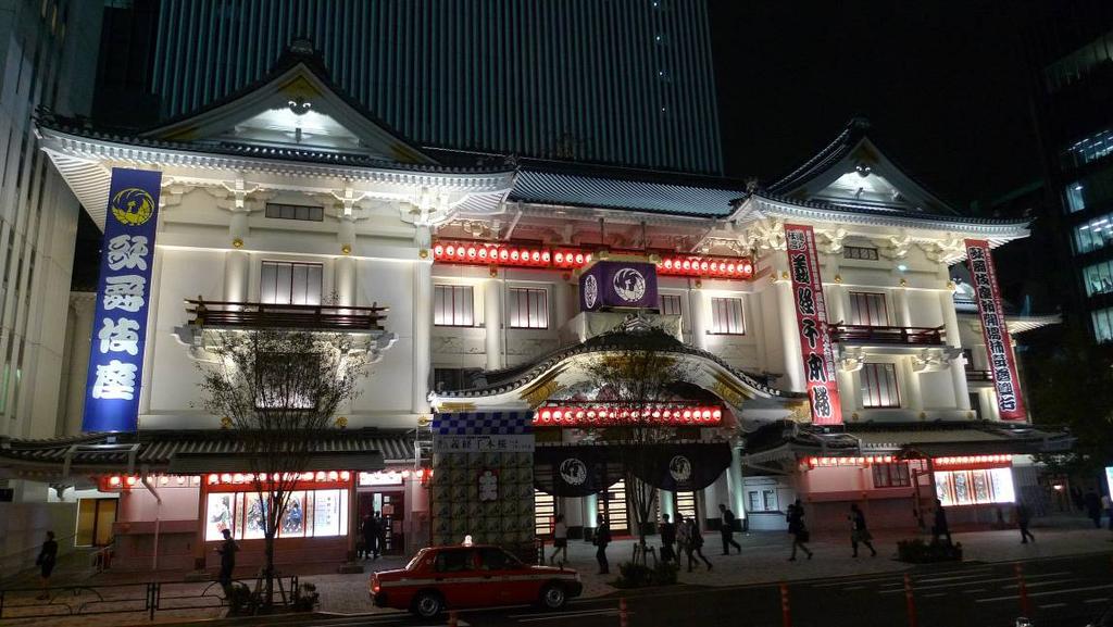 4 Lighting project 3: KABUKI-ZA This is a demonstration on how architectural lighting could give a new look to historical buildings through the installation of halogen and LED lighting, creating a