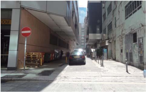 By including suitable back alleys to form part of the pedestrian network, the heavy pedestrian flows on adjacent footpaths during