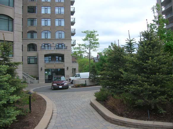 Site Circulation and Parking Site Circulation and Parking Guideline 51: Provide amenities at building entrances that accommodate arrival and departure by different travel modes.