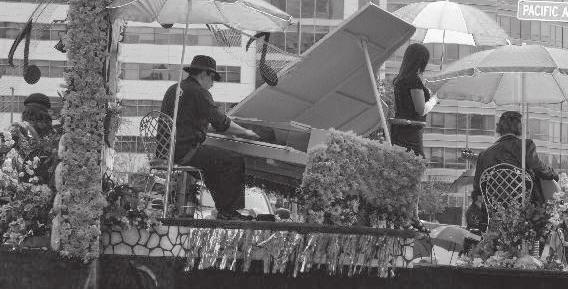 The Daffodil Parade floats emphasized All That Jazz. [ Matthews photo] The state of Washington is noted for its rainfall and its friendly people.