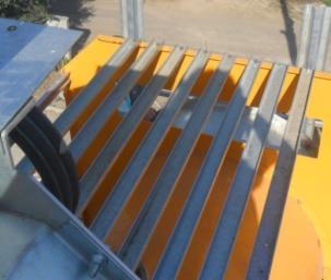 12 FRONT SERVICE PLATFORM Except for standard platforms, there are platforms to be able to stand securely of the operators and to be able to fast for gas line, electrical accent, pallet teratment and