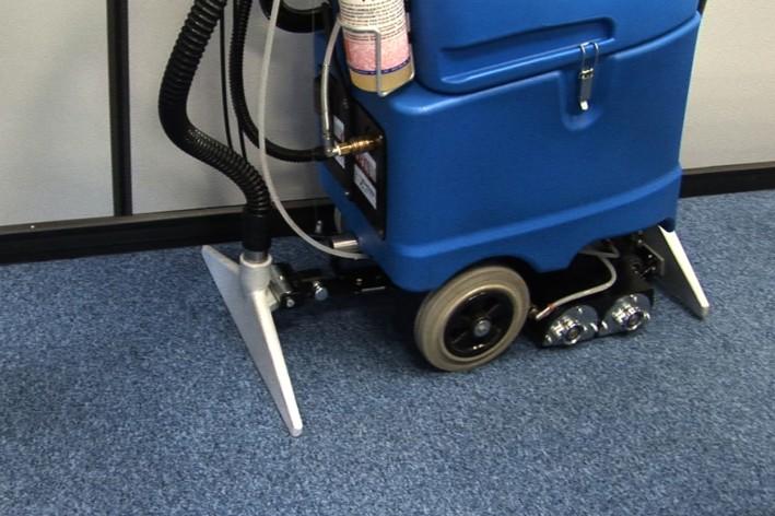 CARPET CLEANING MOVING FORWARD Hard floor cleaning The optional squeegee SQ720E enables hard floor cleaning moving