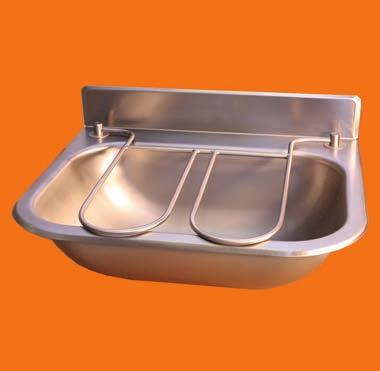 Guam - Small bucket sink Tuvalu - Large bucket sink SAN169 SAN170 384mm 480mm 300mm 335mm 146mm 1 1 / 2 " BSP waste outlet 1 1 / 2 " BSP outlet SAN169 180mm 60mm 2 No 7mm holes for wall fixing SAN170