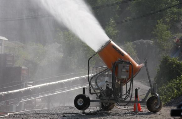 Figure 1: Atomized spray is one of the few suppression technologies capable of delivering dust control by surface wetting AND airborne capture.