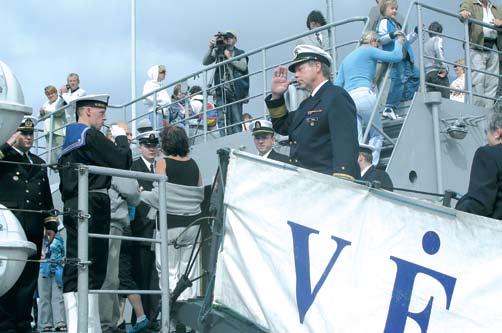 karininkui kmdr. Artūrui Andrušaičiui, kuris vadovavo BALTRON ir 2002-aisiais metais. Vadovavimas perimamas iš Estijos karinių jūrų pajėgų karininko kmdr. ltn. Stenas Sepperis.