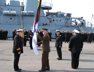 2010-04-30 Karo laivų flotilėje vyko iškilminga KJP vado flotilės admirolo Kęstučio Macijausko inauguracijos ceremonija, kurioje dalyvavo Kariuomenės vadas gen. mjr.
