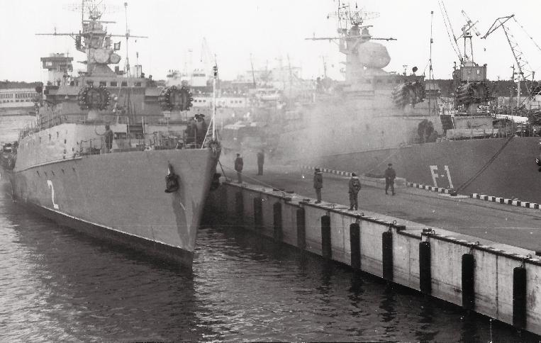 Nesenai į Lietuvą parplukdytos fregatos 2 ir F-1 su pereinamuoju žymėjimu ruošiasi