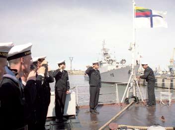 1993-04-06 pasirašyta bendradarbiavimo sutartis tarp Klaipėdos aukštesniosios jūreivystės mokyklos ir KJP.