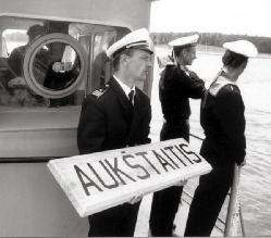 Fregatų krikštynų ceremonijos metu pirmiesiems laivų vadams j. ltn.
