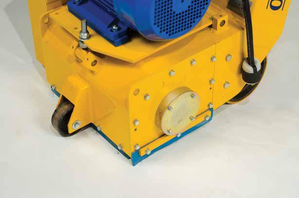 5kW 1333 RPM 50mm (2 ) dust extraction port Dust free when operated with SPE Vacuum Hydraulic drum raise and lower Variable speed Selfpropelled, hydrostatic drive Forward and reverse controls