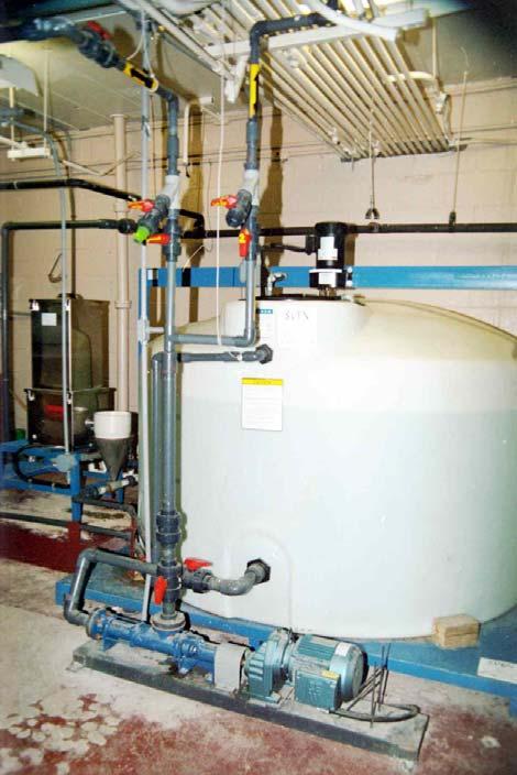 SVENMIX.D DRY POLYMER MIXING SYSTEM Pictured is a SVENMIX.D Dry Polymer Mixing System In the background left is a SVENMIX.D Model 3325 with a 2.1 cu.ft. hopper.