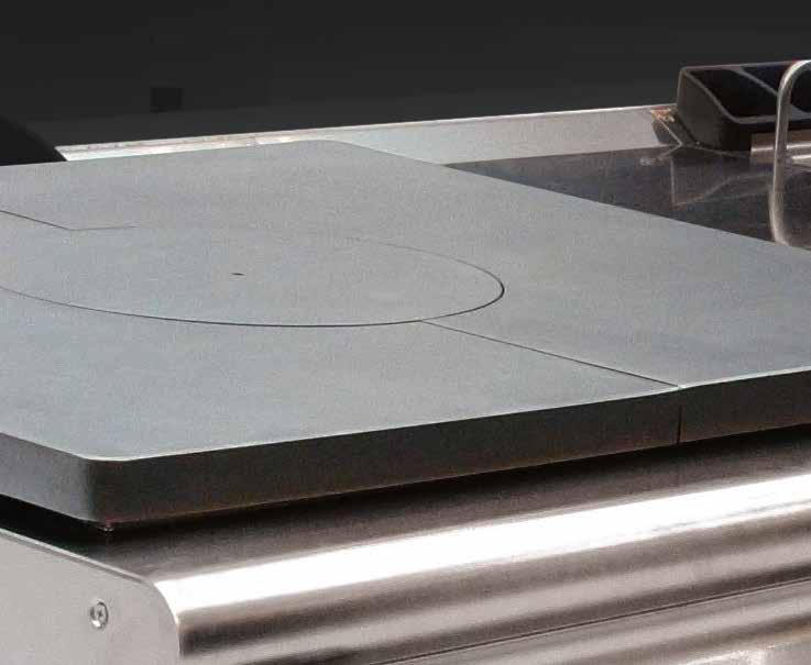 The smooth heating plate with different levels of temperature provides a huge versatility of cooking.
