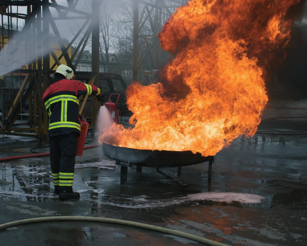 The new technology for fighting fires, toxic vapours and contamination FireAde 2000 does not require any special equipment and can be used by the fire brigade together with standard equipment such as
