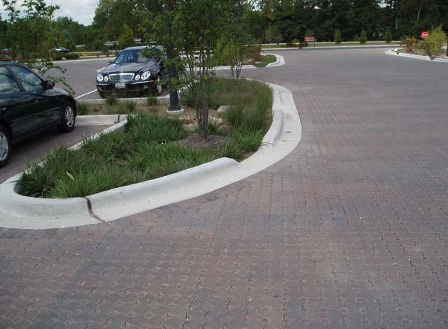 Riverstone 100 Deep Side curb - sloped from roadside curb to meet flush with concrete apron (Typ) Concrete apron detail 28/LD-5