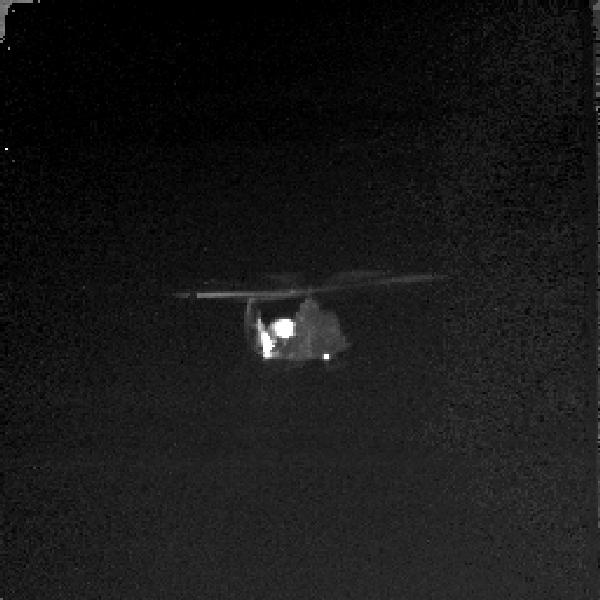 3.3.3 Helicopters Figure 18 shows dual-band images of different helicopters acquired at night at relatively close range (less than 500 m).