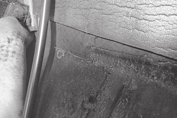 Drain Hose Installation www.vintageair.com 1. Locate the evaporator drain on the bottom of the evaporator case.