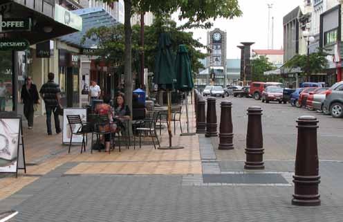 3.4 Street Furniture Existing bollards Main issues with existing bollards are: Existing colour scheme of maroon