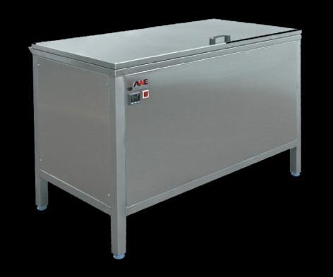 Sterilizer made of stainless steel. Cold water supply connection: 1/2. Water discharge spout: 3/4. Temperature controller. Capacity: 60 knives. Dimensions: 1120 x 570 x 850 mm.