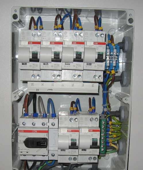 All cabling within the bench can be done by us. The power supply cable is connected to the Fuse Box.