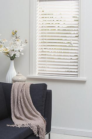 PVC Venetian Blinds 4 YEAR RIVA GUARANTEE PVC Venetians Riva s 50mm PVC Venetians are a cost effective and fashionable alternative to timber venetians with the same practical features.